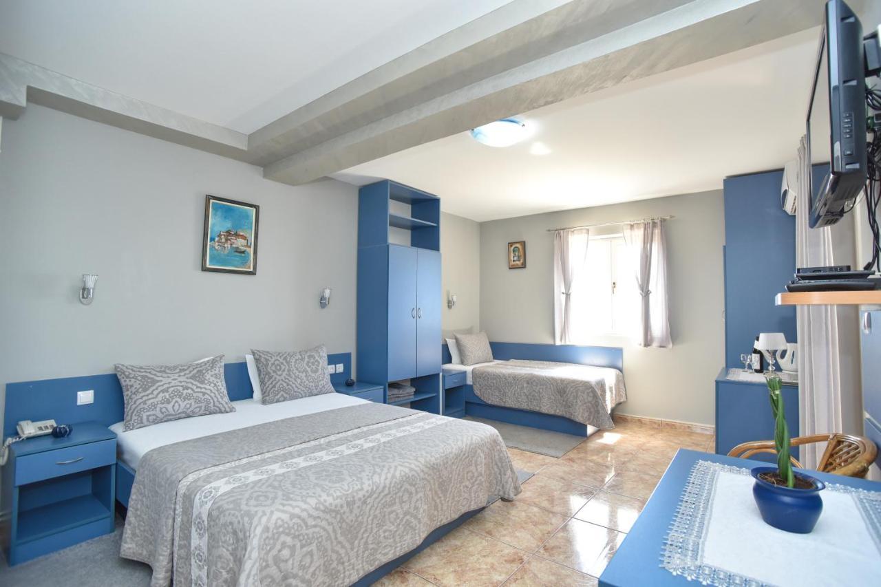 Apartments And Rooms Drago Sveti Stefan Bagian luar foto