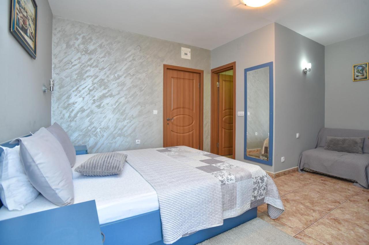 Apartments And Rooms Drago Sveti Stefan Bagian luar foto