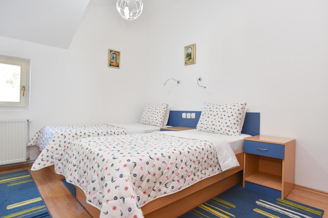 Apartments And Rooms Drago Sveti Stefan Bagian luar foto