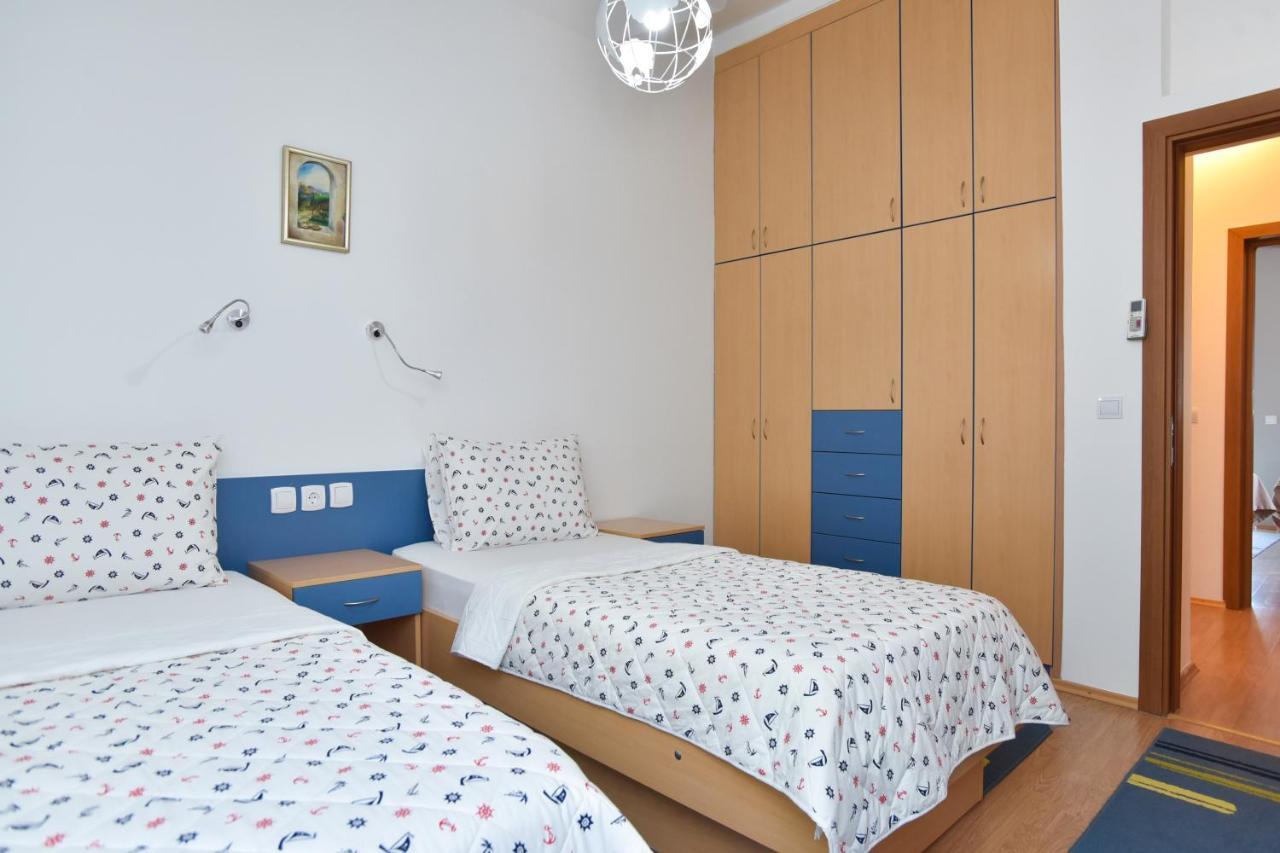 Apartments And Rooms Drago Sveti Stefan Bagian luar foto