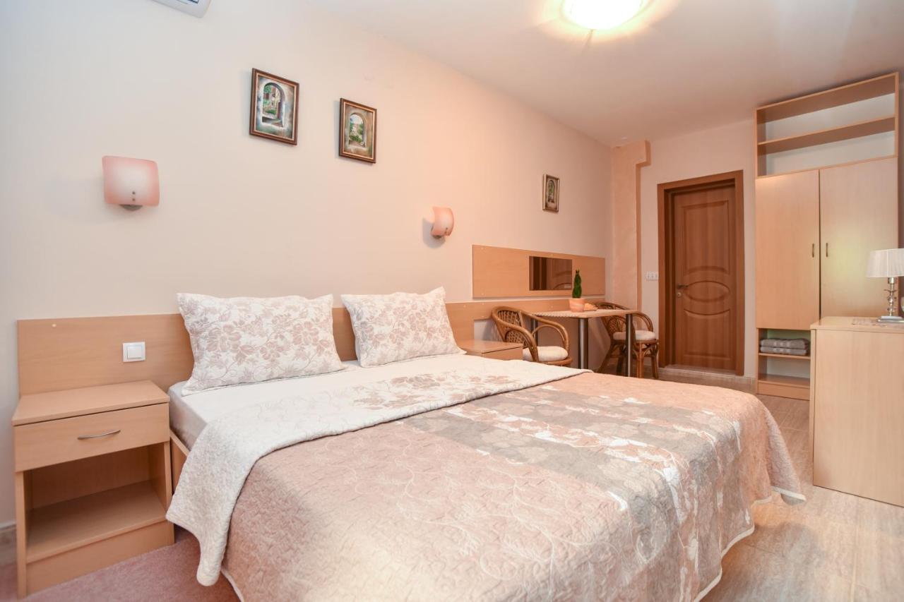 Apartments And Rooms Drago Sveti Stefan Bagian luar foto